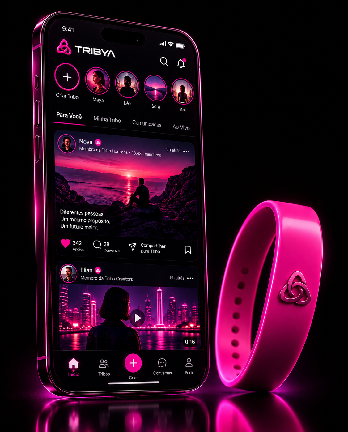Celular exibindo o aplicativo TRIBYA ao lado da pulseira NFC pink